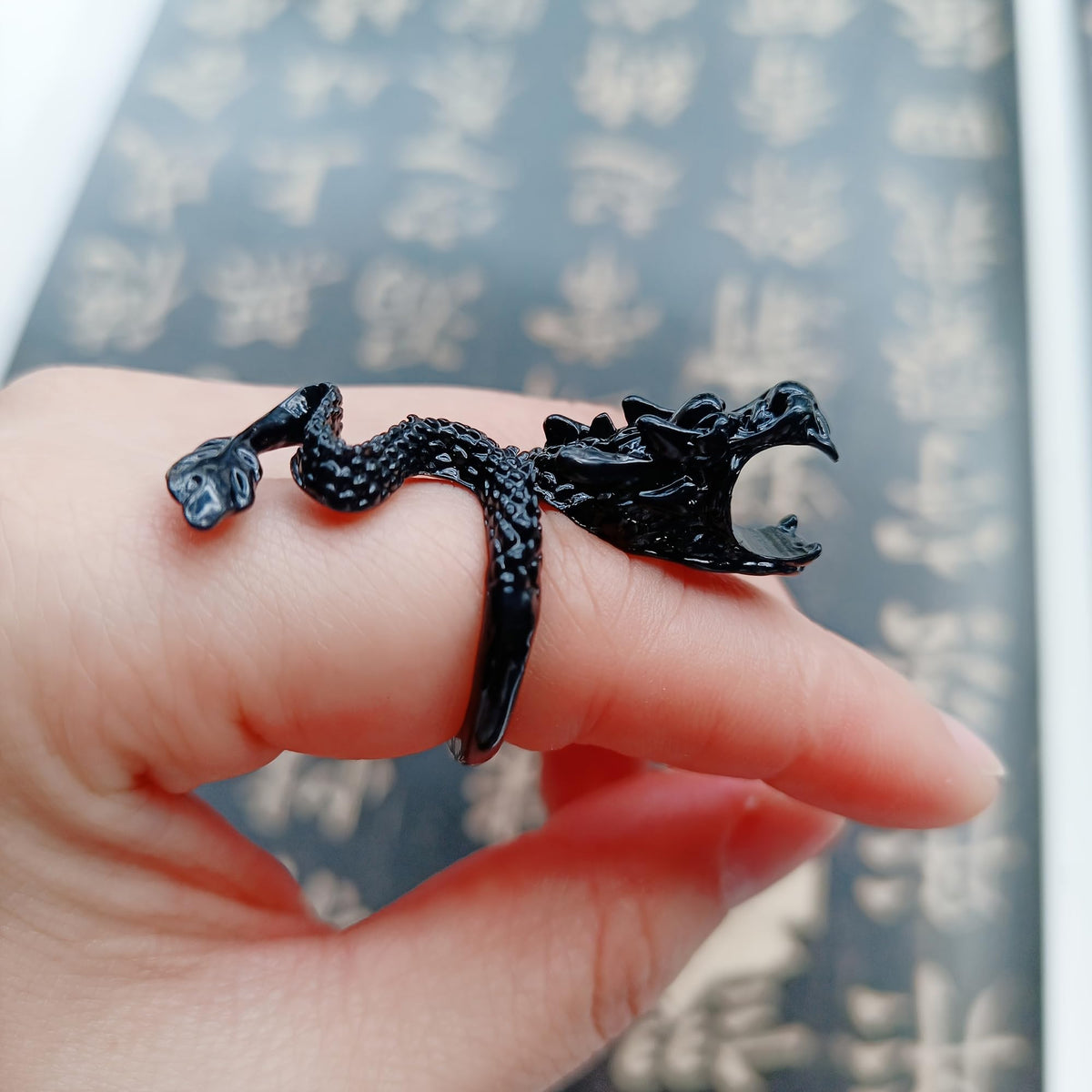 Cigarette Holder Ring – Minimalist & Functional Design – BlackDrigonRing-02.jpg