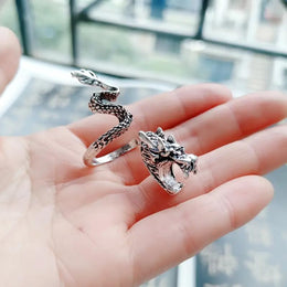 Cigarette Holder Ring – Effortless Smoking Anywhere – SilverDragonRing-01.jpg